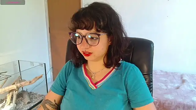 Snapshot of myamillor chatting on September 29, 2025, 12:44 pm myamillor online show from September 29, 2025, 12:44 pm