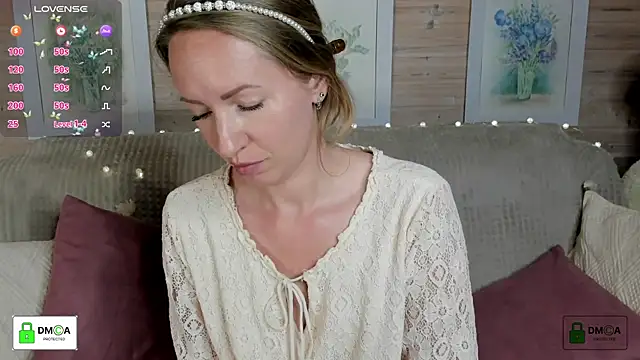 Queenymel online show from September 28, 2025, 4:25 pm