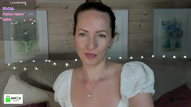 Queenymel online show from September 25, 2025, 3:40 pm