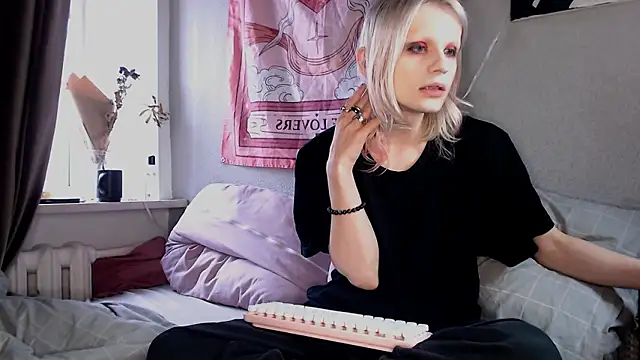 Alien Bella online show from February 27, 2026, 12:27 pm