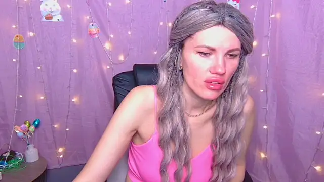 MilaLoona online show from April 9, 2026, 6:15 am