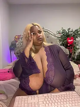 BigFineSelena online show from January 24, 2025, 12:31 pm