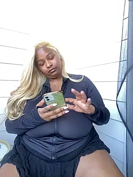 BigFineSelena online show from March 11, 2025, 8:09 pm