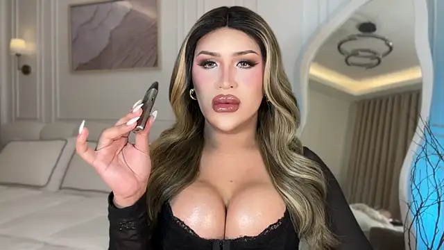 Snapshot of Your_Majesty_Tyra chatting on August 7, 2026, 4:29 am Your Majesty Tyra online show from August 7, 2026, 4:29 am