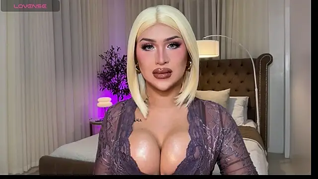 Snapshot of Your_Majesty_Tyra chatting on May 6, 2026, 5:11 am Your Majesty Tyra online show from May 6, 2026, 5:11 am