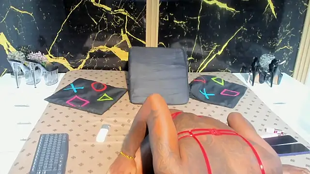 NahomyOwen online show from December 19, 2025, 12:18 pm