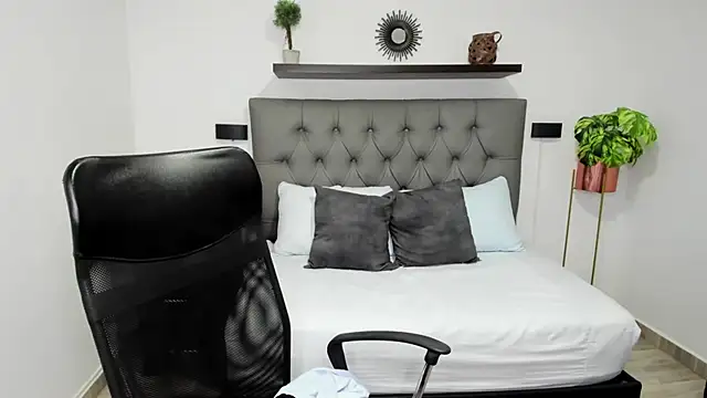 isabella florez online show from March 3, 2025, 6:13 pm