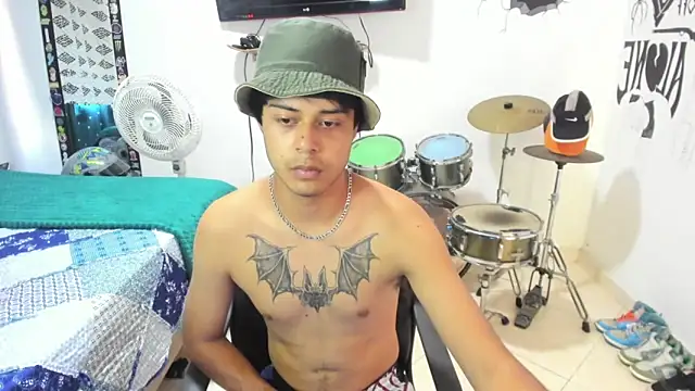 Snapshot of Zack_falcon chatting on March 10, 2025, 8:45 pm Zack falcon online show from March 10, 2025, 8:45 pm