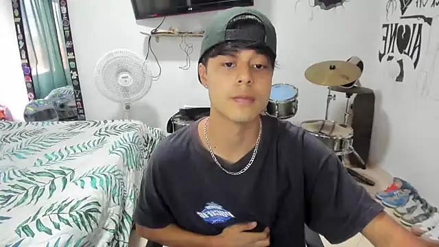 Snapshot of Zack_falcon chatting on January 2, 2025, 8:02 pm Zack falcon online show from January 2, 2025, 8:02 pm