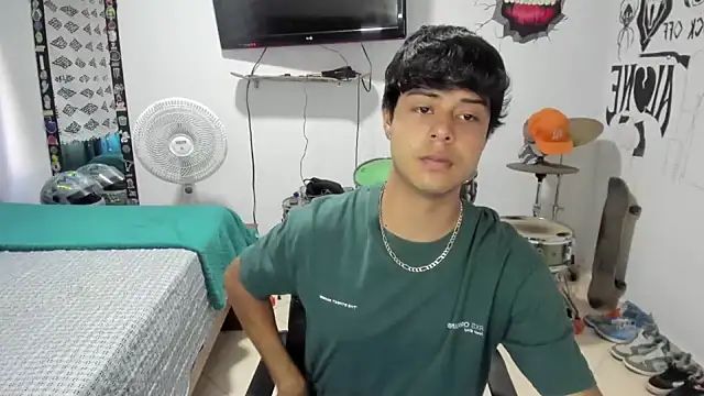 Snapshot of Zack_falcon chatting on February 12, 2025, 10:04 pm Zack falcon online show from February 12, 2025, 10:04 pm