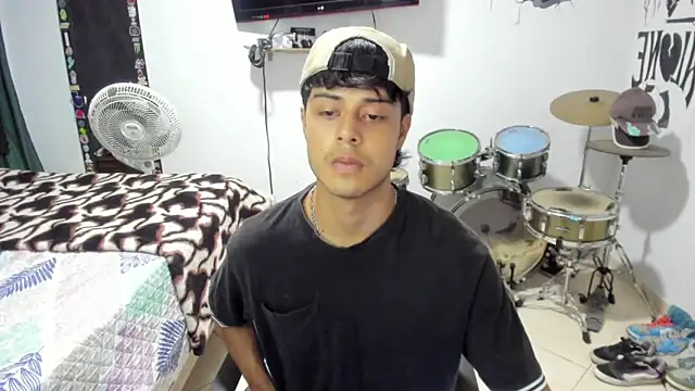 Snapshot of Zack_falcon chatting on October 22, 2025, 3:39 am Zack falcon online show from October 22, 2025, 3:39 am