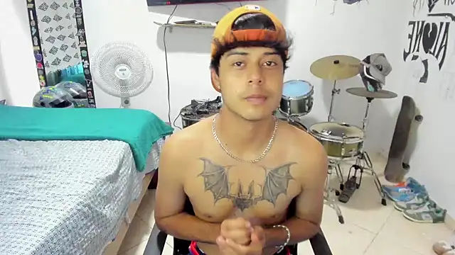 Snapshot of Zack_falcon chatting on February 14, 2025, 9:10 pm Zack falcon online show from February 14, 2025, 9:10 pm