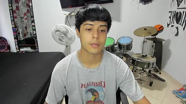 Snapshot of Zack_falcon chatting on December 9, 2024, 10:20 pm Zack falcon online show from December 9, 2024, 10:20 pm