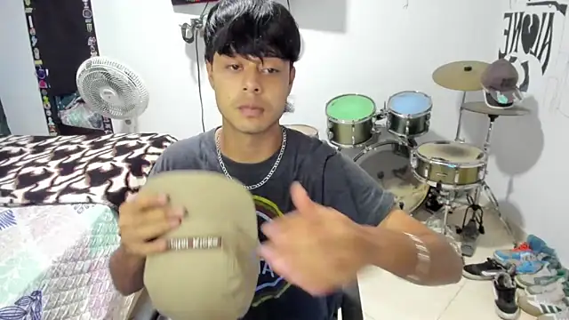 Snapshot of Zack_falcon chatting on October 28, 2025, 3:40 am Zack falcon online show from October 28, 2025, 3:40 am