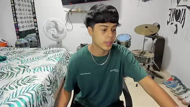 Snapshot of Zack_falcon chatting on January 3, 2025, 10:08 pm Zack falcon online show from January 3, 2025, 10:08 pm