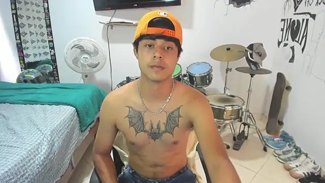 Snapshot of Zack_falcon chatting on February 21, 2025, 7:32 pm Zack falcon online show from February 21, 2025, 7:32 pm