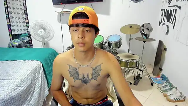 Snapshot of Zack_falcon chatting on February 21, 2025, 3:23 am Zack falcon online show from February 21, 2025, 3:23 am