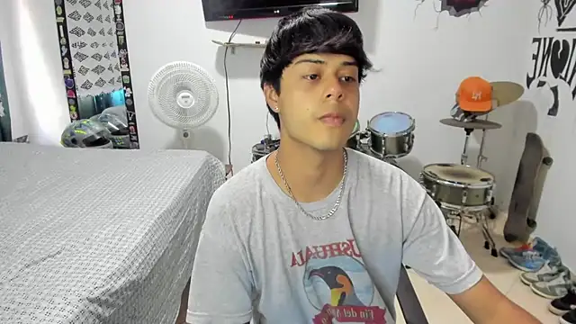 Snapshot of Zack_falcon chatting on February 13, 2025, 7:21 pm Zack falcon online show from February 13, 2025, 7:21 pm