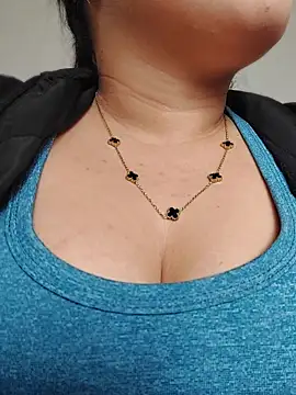Snapshot of Hana___ chatting on May 12, 2026, 8:26 pm Hana online show from May 12, 2026, 8:26 pm