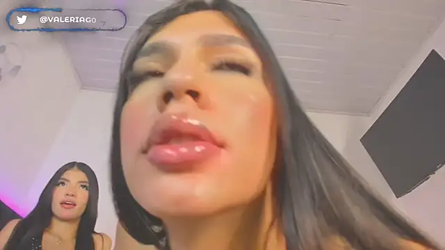 Snapshot of _valeriaaa chatting on April 23, 2026, 6:31 am valeriaaa online show from April 23, 2026, 6:31 am