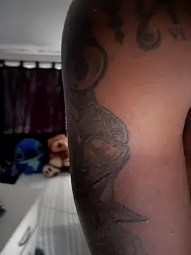 blackdrey18 online show from November 24, 2025, 1:33 pm