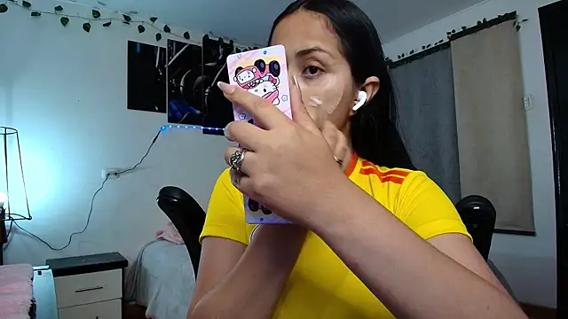 yesie hot online show from June 18, 2026, 12:42 am