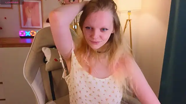 Snapshot of evangel1ne chatting on November 28, 2025, 11:49 pm evangel1ne online show from November 28, 2025, 11:49 pm