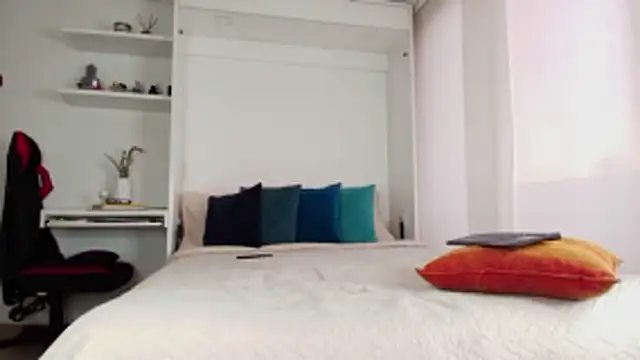 Robyn Miller online show from October 25, 2025, 10:32 pm