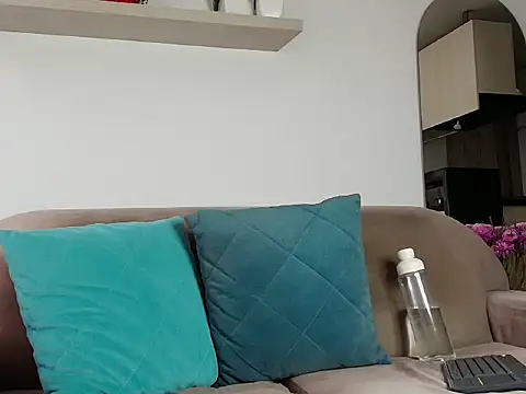 Robyn Miller online show from November 21, 2025, 7:46 pm