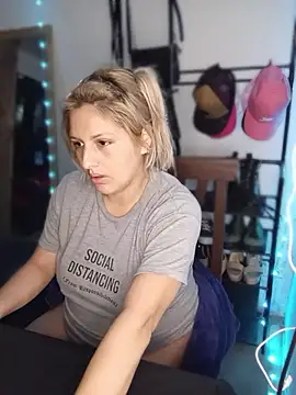 Snapshot of La_pauli_latina chatting on June 11, 2026, 4:42 am La pauli latina online show from June 11, 2026, 4:42 am