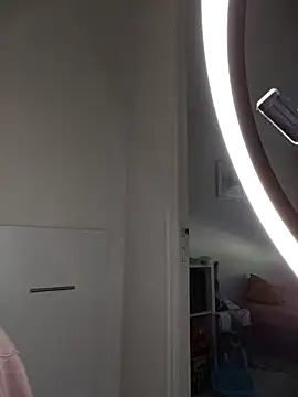 Snapshot of mihaelaa chatting on February 24, 2026, 2:51 pm mihaelaa online show from February 24, 2026, 2:51 pm