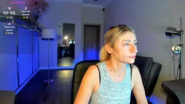 Snapshot of ZoeGrant chatting on February 10, 2026, 9:58 pm ZoeGrant online show from February 10, 2026, 9:58 pm