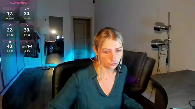 Snapshot of ZoeGrant chatting on February 17, 2026, 9:45 pm ZoeGrant online show from February 17, 2026, 9:45 pm