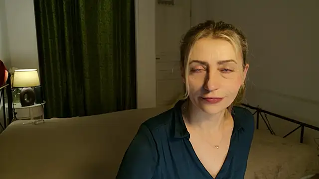 Snapshot of ZoeGrant chatting on February 28, 2026, 7:24 pm ZoeGrant online show from February 28, 2026, 7:24 pm