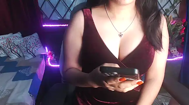 Snapshot of Beyond_Cuteness_ chatting on December 16, 2024, 11:18 pm Beyond Cuteness online show from December 16, 2024, 11:18 pm