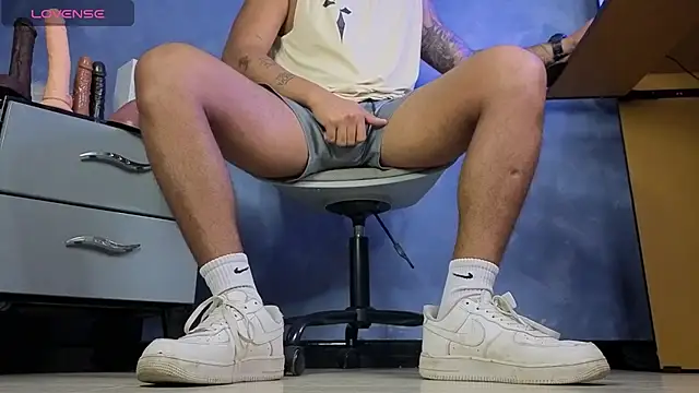 TomLover 12 online show from March 27, 2026, 3:04 am