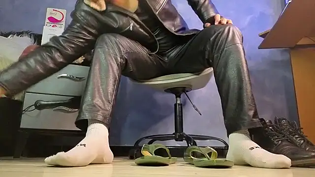 TomLover 12 online show from April 18, 2026, 2:14 am