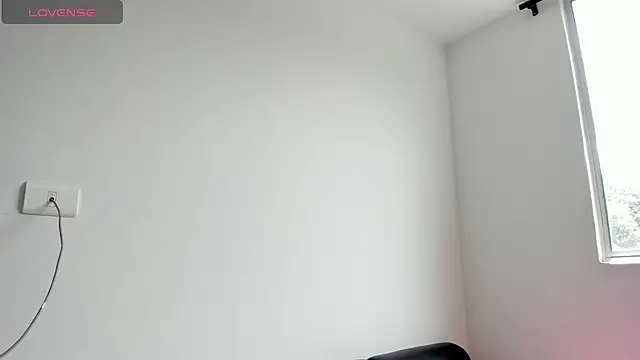 CuteEbony1 online show from October 17, 2025, 5:37 pm