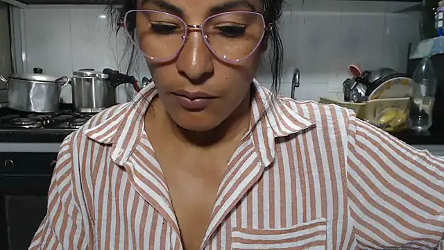 kateleyagrey online show from February 3, 2026, 2:53 am