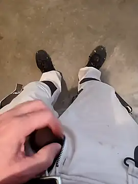 Snapshot of GeilerSchweizer chatting on November 19, 2025, 3:01 pm GeilerSchweizer online show from November 19, 2025, 3:01 pm