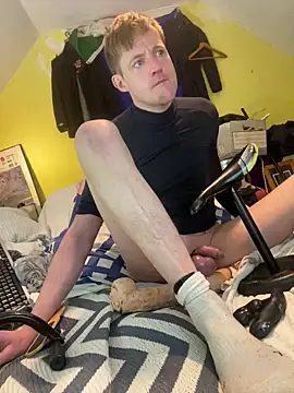 londonfuckwhore1 online show from February 16, 2026, 4:00 am