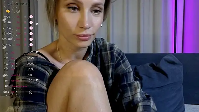 Snapshot of Alice_Wonders chatting on June 28, 2026, 8:15 pm Alice Wonders online show from June 28, 2026, 8:15 pm