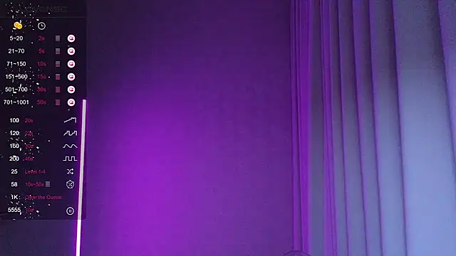 Snapshot of Alice_Wonders chatting on October 6, 2025, 9:26 pm Alice Wonders online show from October 6, 2025, 9:26 pm