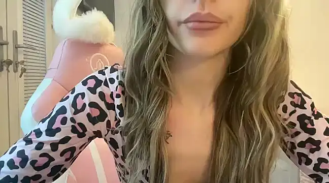 Snapshot of Lillymariee chatting on January 17, 2025, 4:36 pm Lillymariee online show from January 17, 2025, 4:36 pm