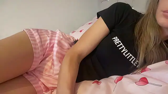 Snapshot of Lillymariee chatting on February 2, 2025, 2:56 pm Lillymariee online show from February 2, 2025, 2:56 pm