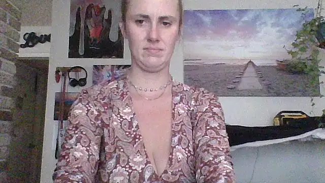 ClumsyLink online show from October 22, 2025, 9:46 pm