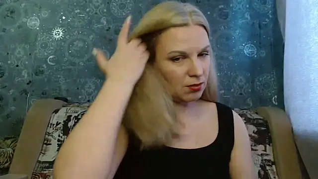 Snapshot of BlondeFox chatting on November 28, 2025, 4:23 am BlondeFox online show from November 28, 2025, 4:23 am