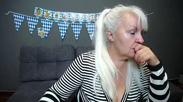 Snapshot of BlondyLeeBest chatting on September 27, 2025, 6:58 pm BlondyLeeBest online show from September 27, 2025, 6:58 pm