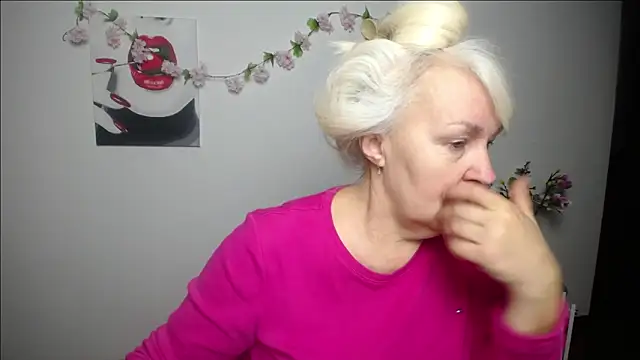 Snapshot of BlondyLeeBest chatting on February 9, 2026, 7:23 pm BlondyLeeBest online show from February 9, 2026, 7:23 pm