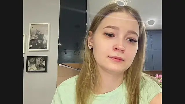 CharmingSarah online show from March 12, 2025, 11:32 am